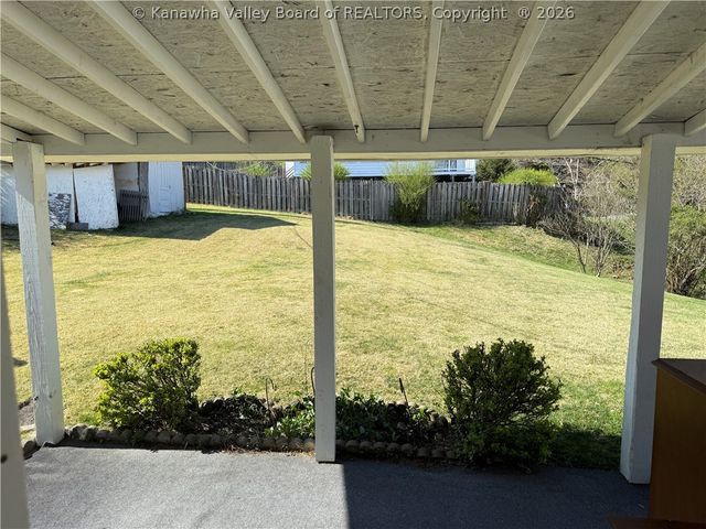 20 Cedar Lane, Madison, WV 25130