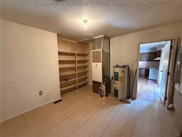 20 Cedar Lane, Madison, WV 25130