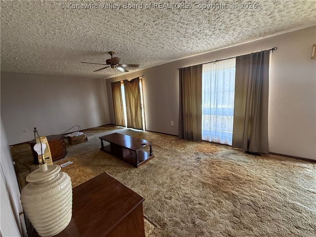 20 Cedar Lane, Madison, WV 25130