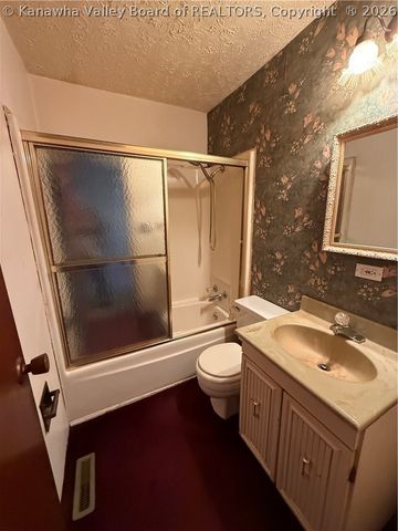 20 Cedar Lane, Madison, WV 25130