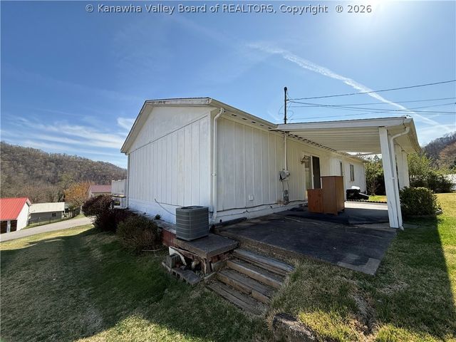 20 Cedar Lane, Madison, WV 25130