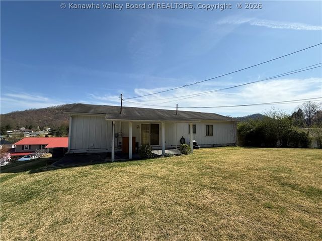 20 Cedar Lane, Madison, WV 25130