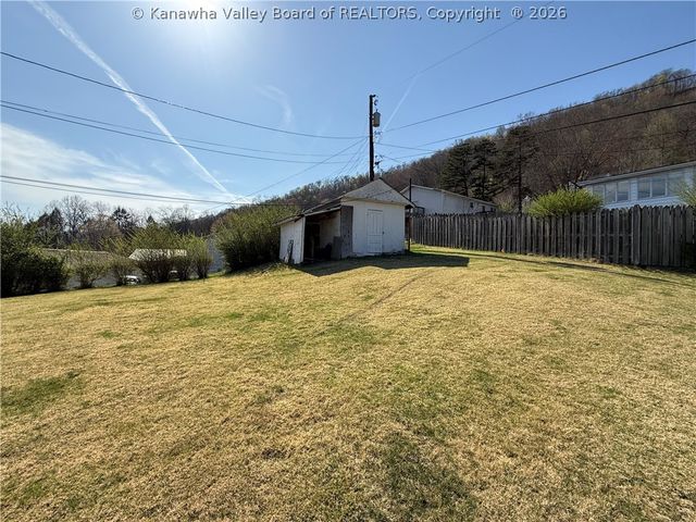 20 Cedar Lane, Madison, WV 25130