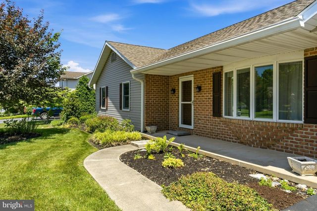 630 RICHFIELD DR, Lebanon, PA 17042