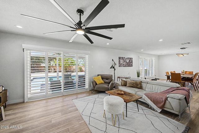 1501 W DUNLAP Avenue, Phoenix, AZ 85021