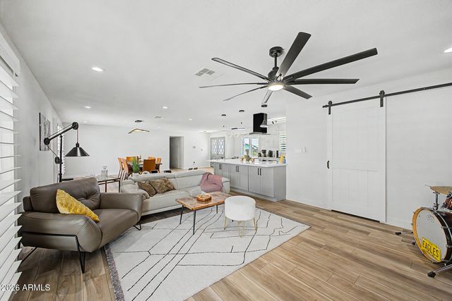 1501 W DUNLAP Avenue, Phoenix, AZ 85021