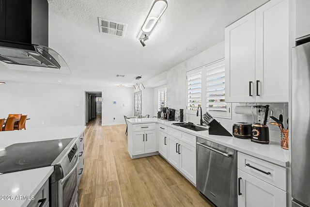 1501 W DUNLAP Avenue, Phoenix, AZ 85021