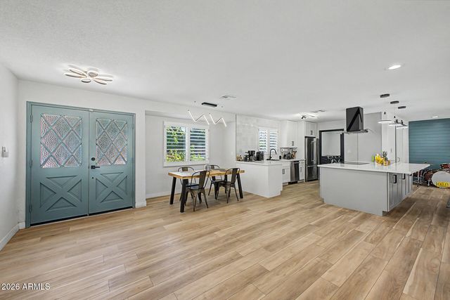 1501 W DUNLAP Avenue, Phoenix, AZ 85021