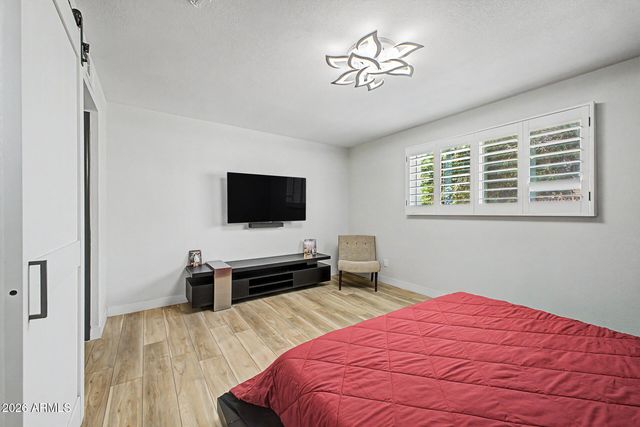 1501 W DUNLAP Avenue, Phoenix, AZ 85021