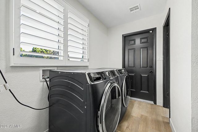 1501 W DUNLAP Avenue, Phoenix, AZ 85021