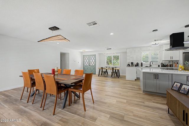 1501 W DUNLAP Avenue, Phoenix, AZ 85021