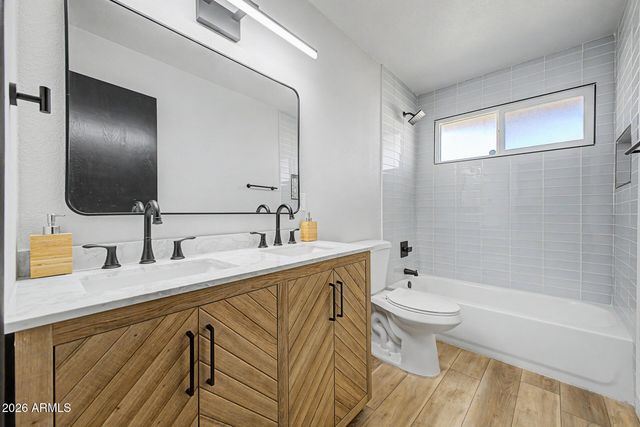 1501 W DUNLAP Avenue, Phoenix, AZ 85021