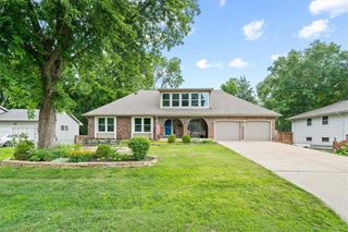 407 NW Lincolnwood Drive, Lee's Summit, MO 64063