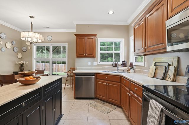1201 Hunter Lane SW, Hartselle, AL 35640