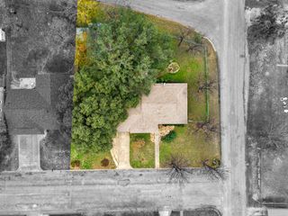 1002 W Woodlawn Street, San Saba, TX 76877