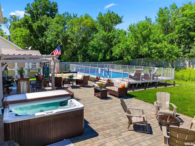 4001 W CARROUSEL Lane, Peoria, IL 61615
