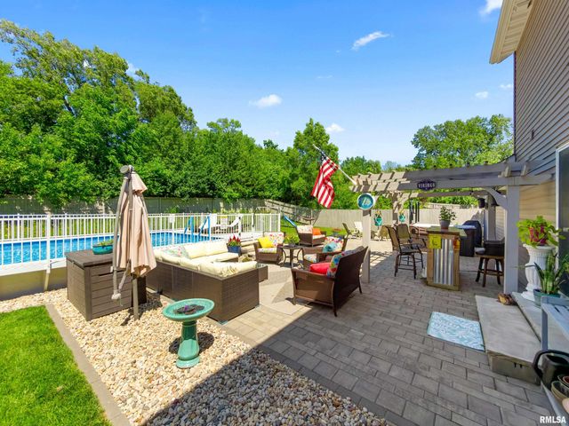 4001 W CARROUSEL Lane, Peoria, IL 61615