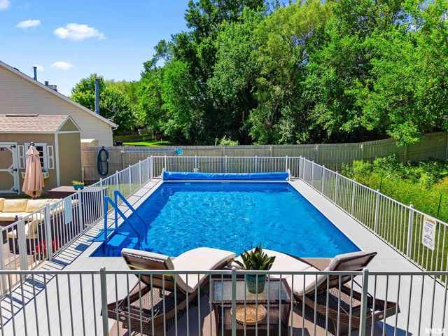 4001 W CARROUSEL Lane, Peoria, IL 61615