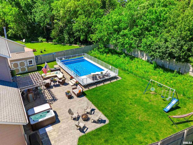 4001 W CARROUSEL Lane, Peoria, IL 61615