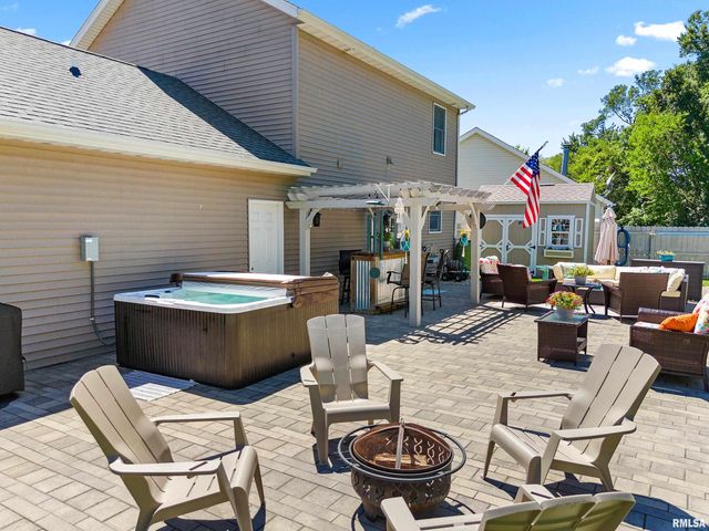 4001 W CARROUSEL Lane, Peoria, IL 61615