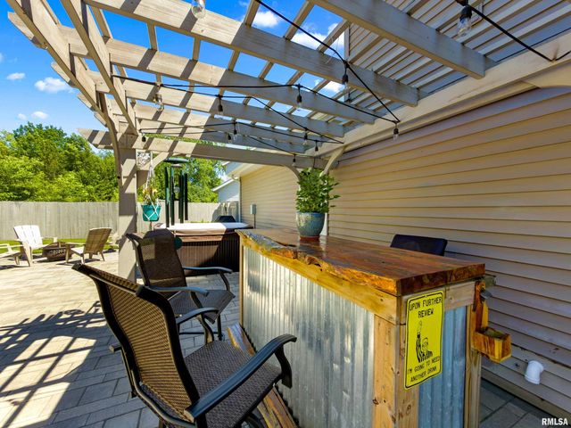 4001 W CARROUSEL Lane, Peoria, IL 61615
