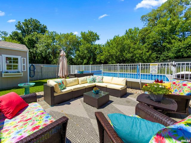 4001 W CARROUSEL Lane, Peoria, IL 61615