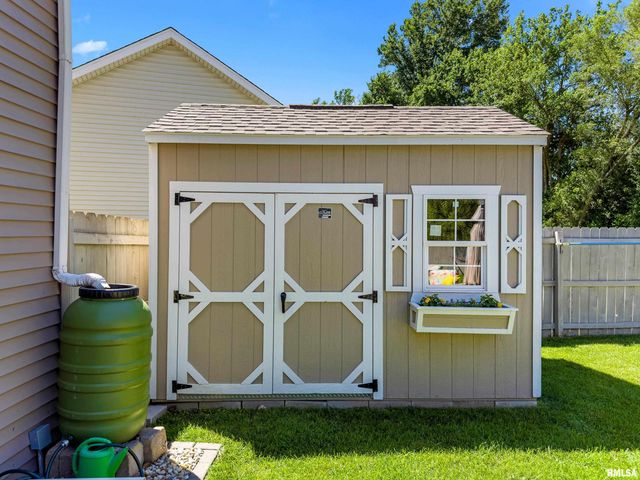 4001 W CARROUSEL Lane, Peoria, IL 61615
