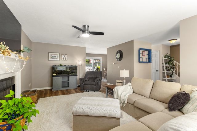 4001 W CARROUSEL Lane, Peoria, IL 61615