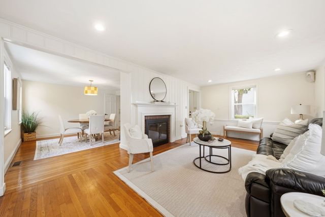 128 Laurel Dr, Needham, MA 02492