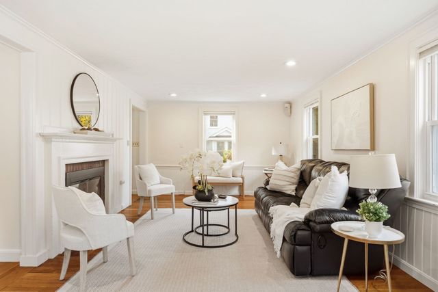 128 Laurel Dr, Needham, MA 02492