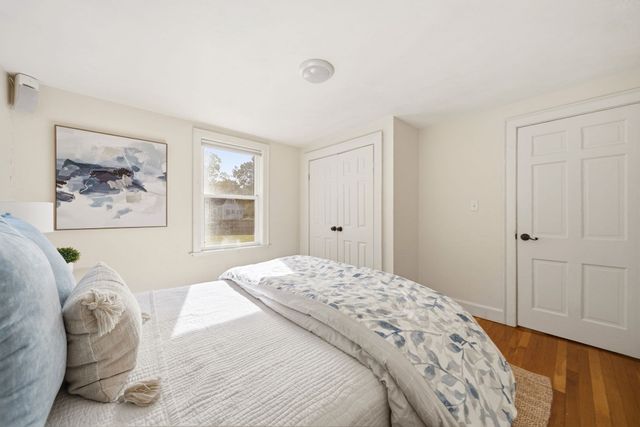 128 Laurel Dr, Needham, MA 02492