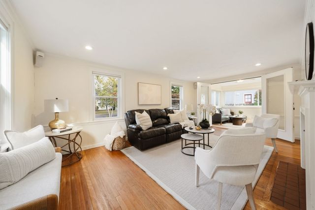 128 Laurel Dr, Needham, MA 02492