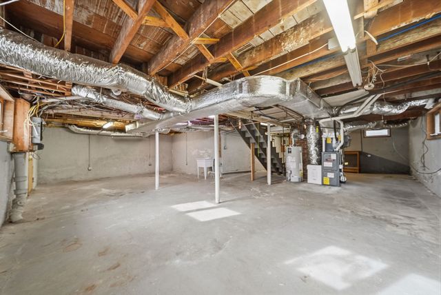 128 Laurel Dr, Needham, MA 02492