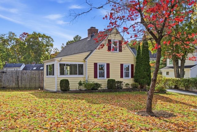 128 Laurel Dr, Needham, MA 02492