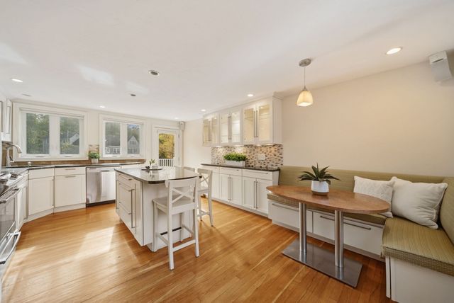 128 Laurel Dr, Needham, MA 02492