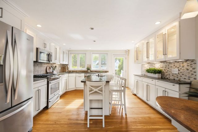 128 Laurel Dr, Needham, MA 02492
