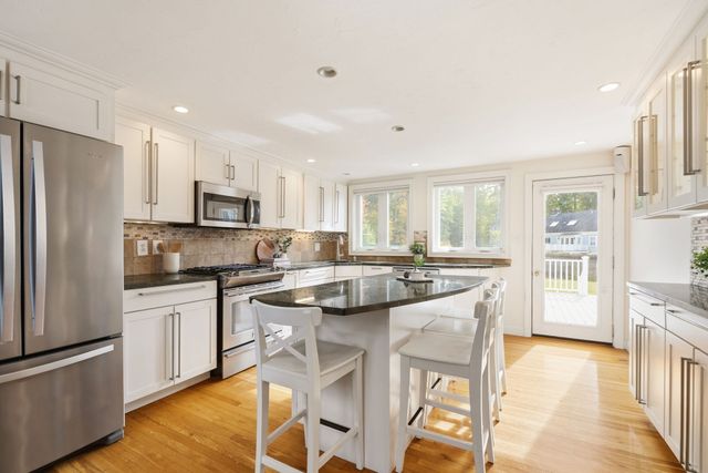 128 Laurel Dr, Needham, MA 02492