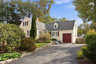 128 Laurel Dr, Needham, MA 02492