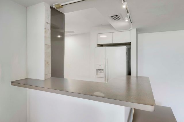 5600 N Flagler Drive 1001, West Palm Beach, FL 33407