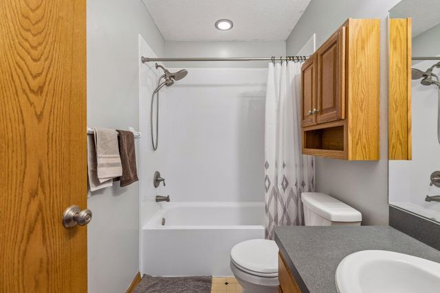 8701 Norway Street NW, Coon Rapids, MN 55433