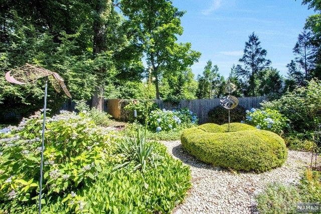 140 Hillside Avenue, Englewood, NJ 07631