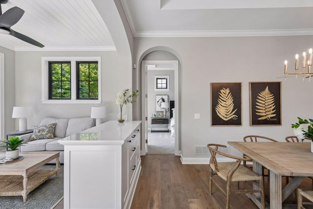 264 Wayzata Boulevard E, Wayzata, MN 55391