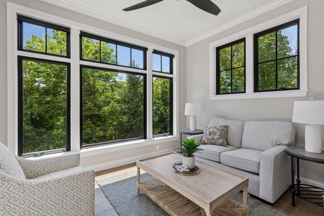 264 Wayzata Boulevard E, Wayzata, MN 55391