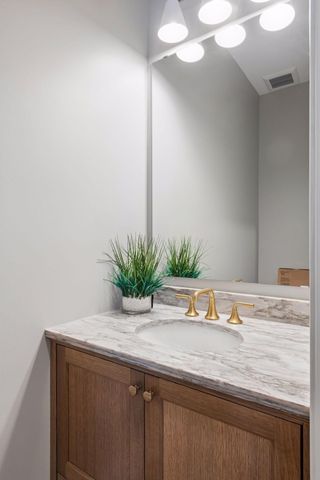 264 Wayzata Boulevard E, Wayzata, MN 55391