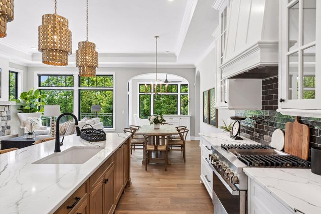 264 Wayzata Boulevard E, Wayzata, MN 55391