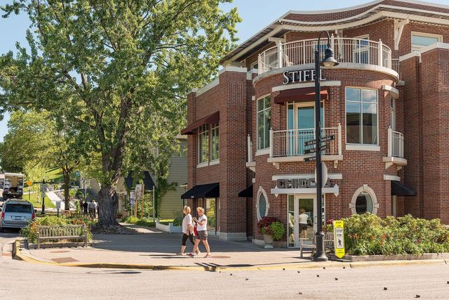 264 Wayzata Boulevard E, Wayzata, MN 55391