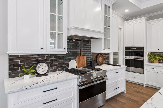 264 Wayzata Boulevard E, Wayzata, MN 55391