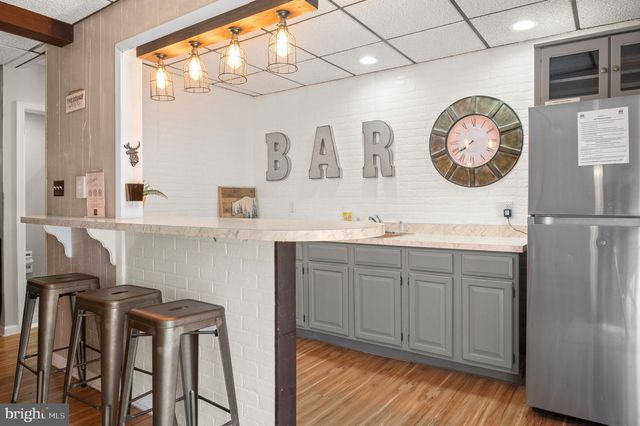 70 PINEKNOLL DR, Lake Harmony, PA 18624