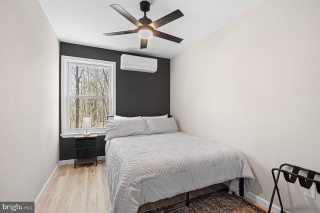 70 PINEKNOLL DR, Lake Harmony, PA 18624