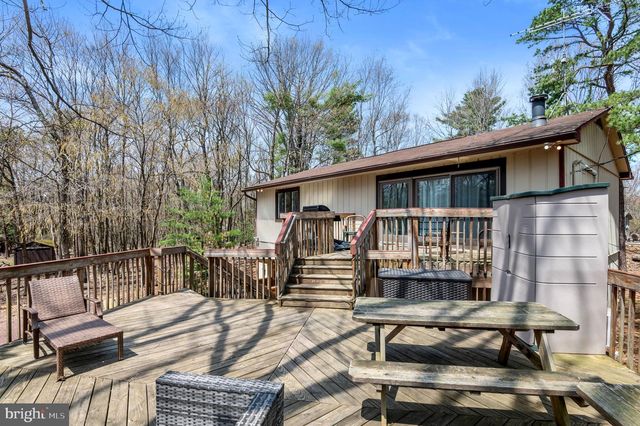 70 PINEKNOLL DR, Lake Harmony, PA 18624